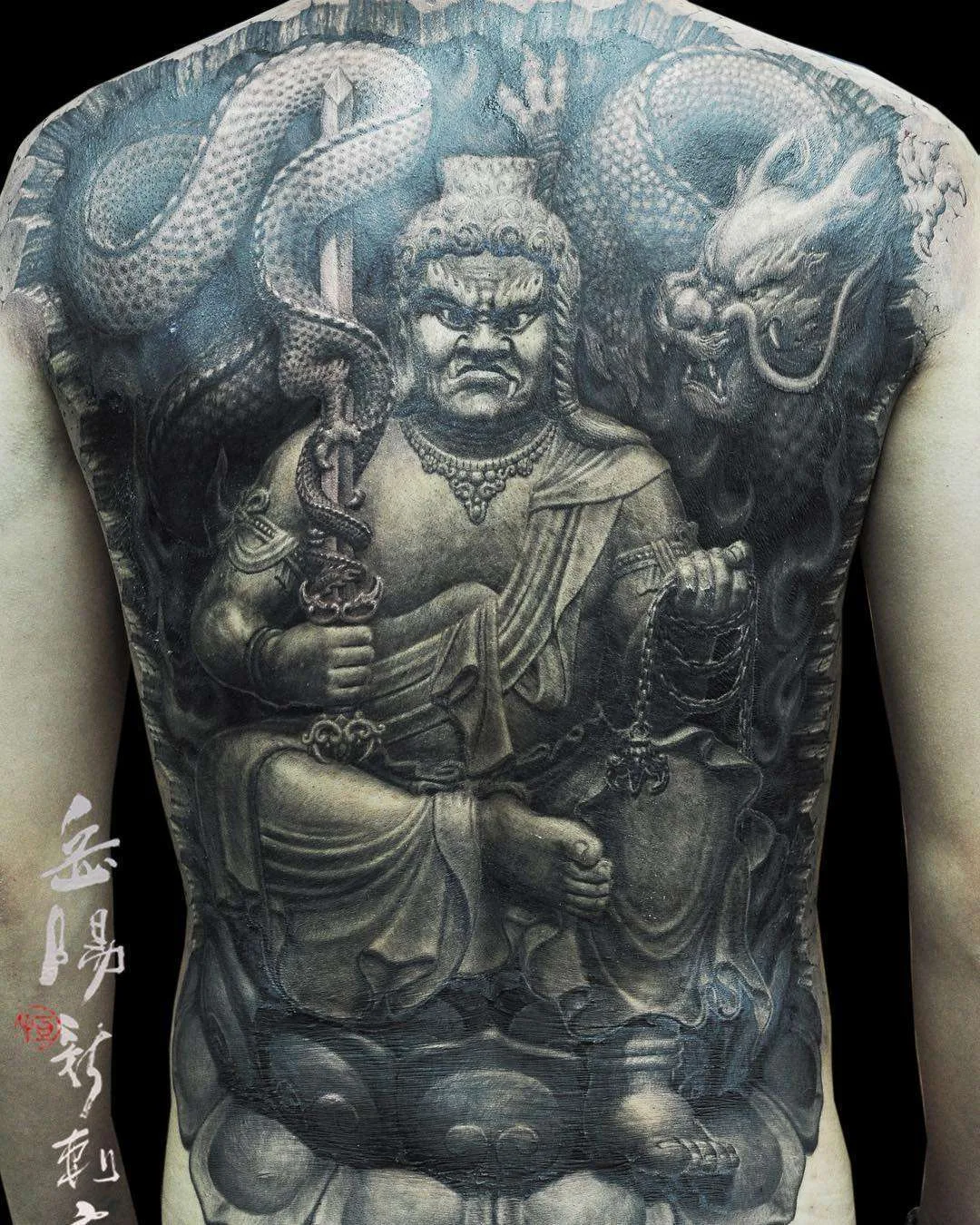 Artista di tatuaggi Heng Yue, stile nero e grigio tradizionale orientale realistico | Cina