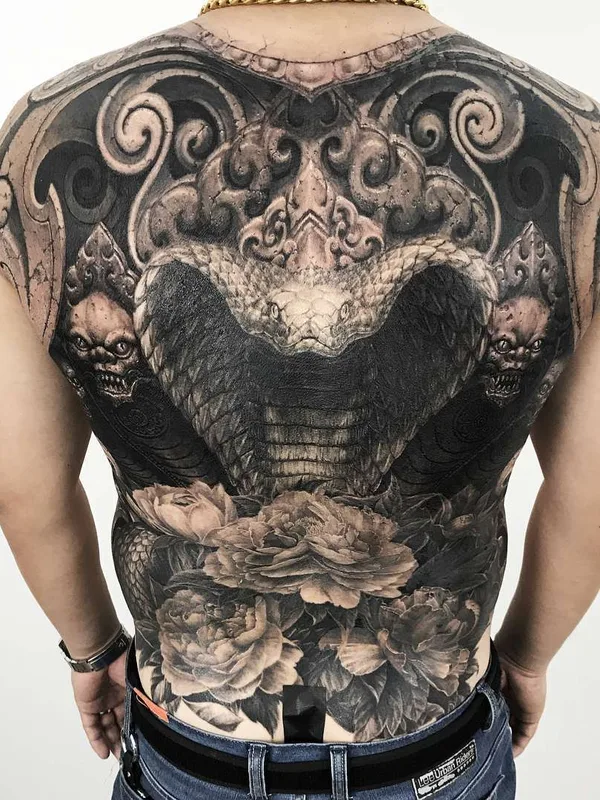 male black and grey realism 纹身 在 full back #22462 | 纹身师 Heng Yue(岳阳新刺客)