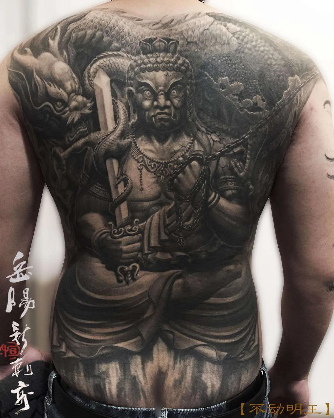 Artista di tatuaggi Heng Yue, stile nero e grigio tradizionale orientale realistico | Cina