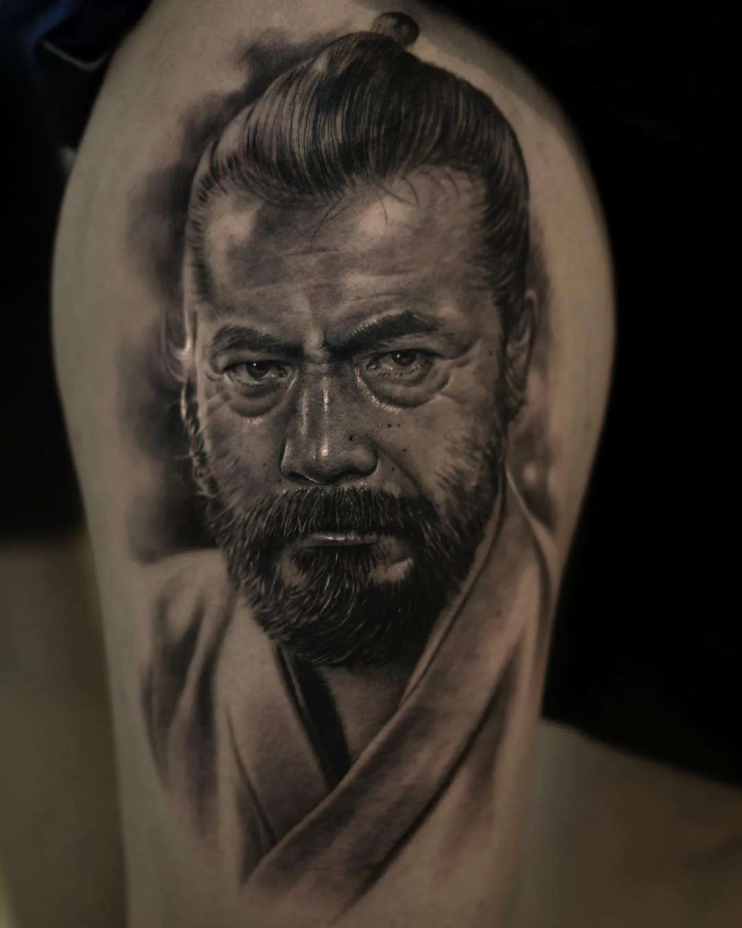 Tatuagem artista Coreh Lopez, retrato preto e cinza tatuagem realista, surrealismo | Espanha