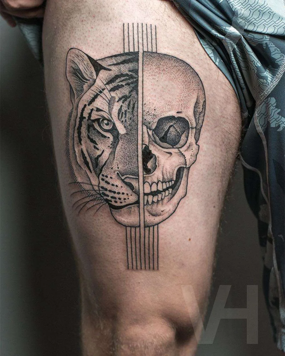 Tattoo artist Valentin Hirsch, authors style simmetrical dotwork tattoo | Germany
