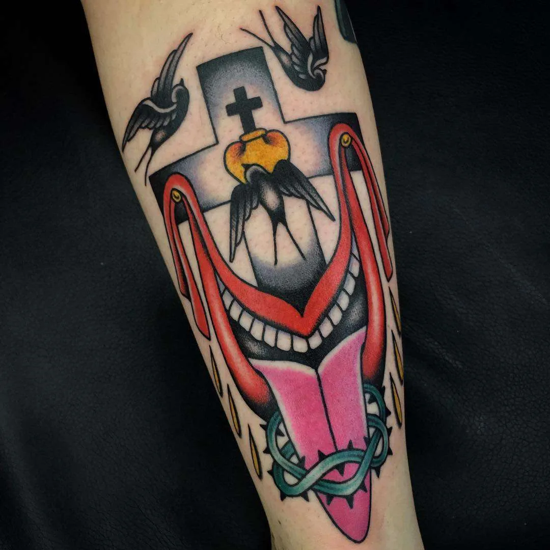 Tatuagem tradicional de Britney Goodman, cor antiga e tatuagem tradicional | EUA