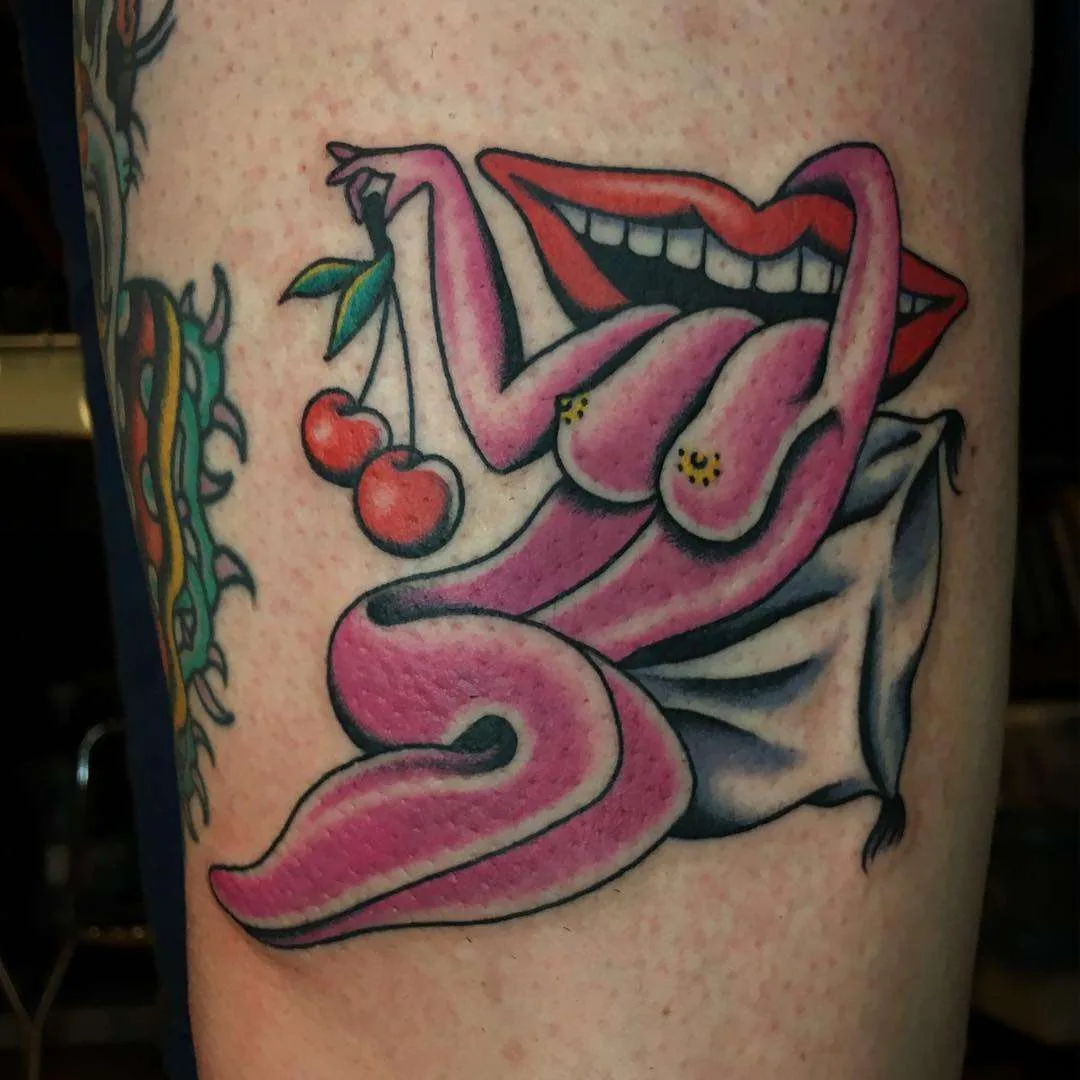 Tatuagem tradicional de Britney Goodman, cor antiga e tatuagem tradicional | EUA