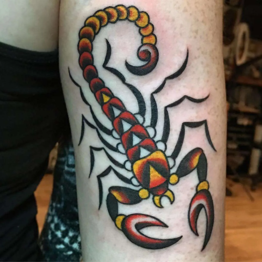 Tatuagem tradicional de Britney Goodman, cor antiga e tatuagem tradicional | EUA