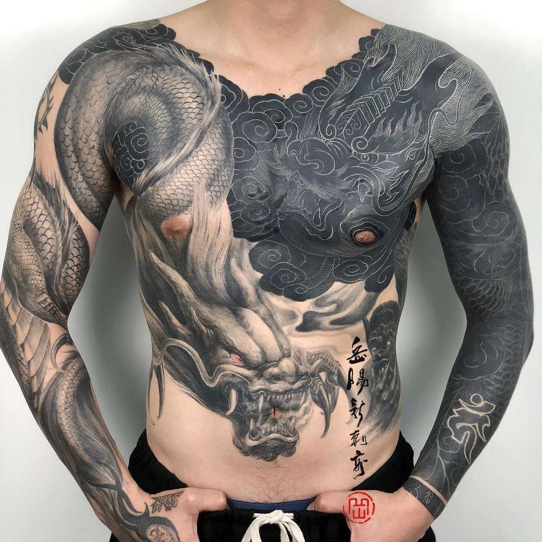 Artista di tatuaggi Heng Yue, stile nero e grigio tradizionale orientale realistico | Cina