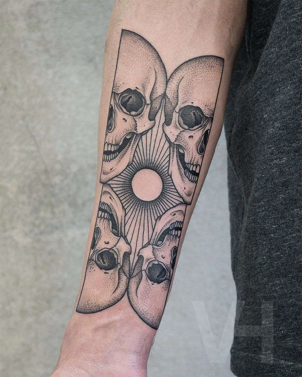 Tattoo artist Valentin Hirsch, authors style simmetrical dotwork tattoo | Germany