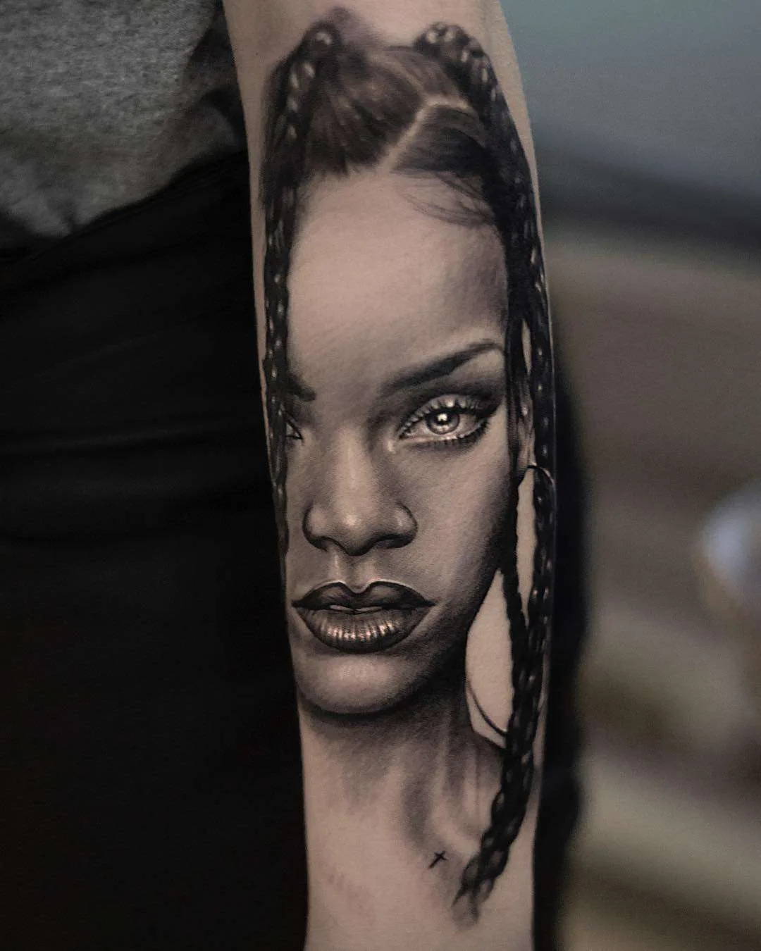 Tatuagem artista Coreh Lopez, retrato preto e cinza tatuagem realista, surrealismo | Espanha
