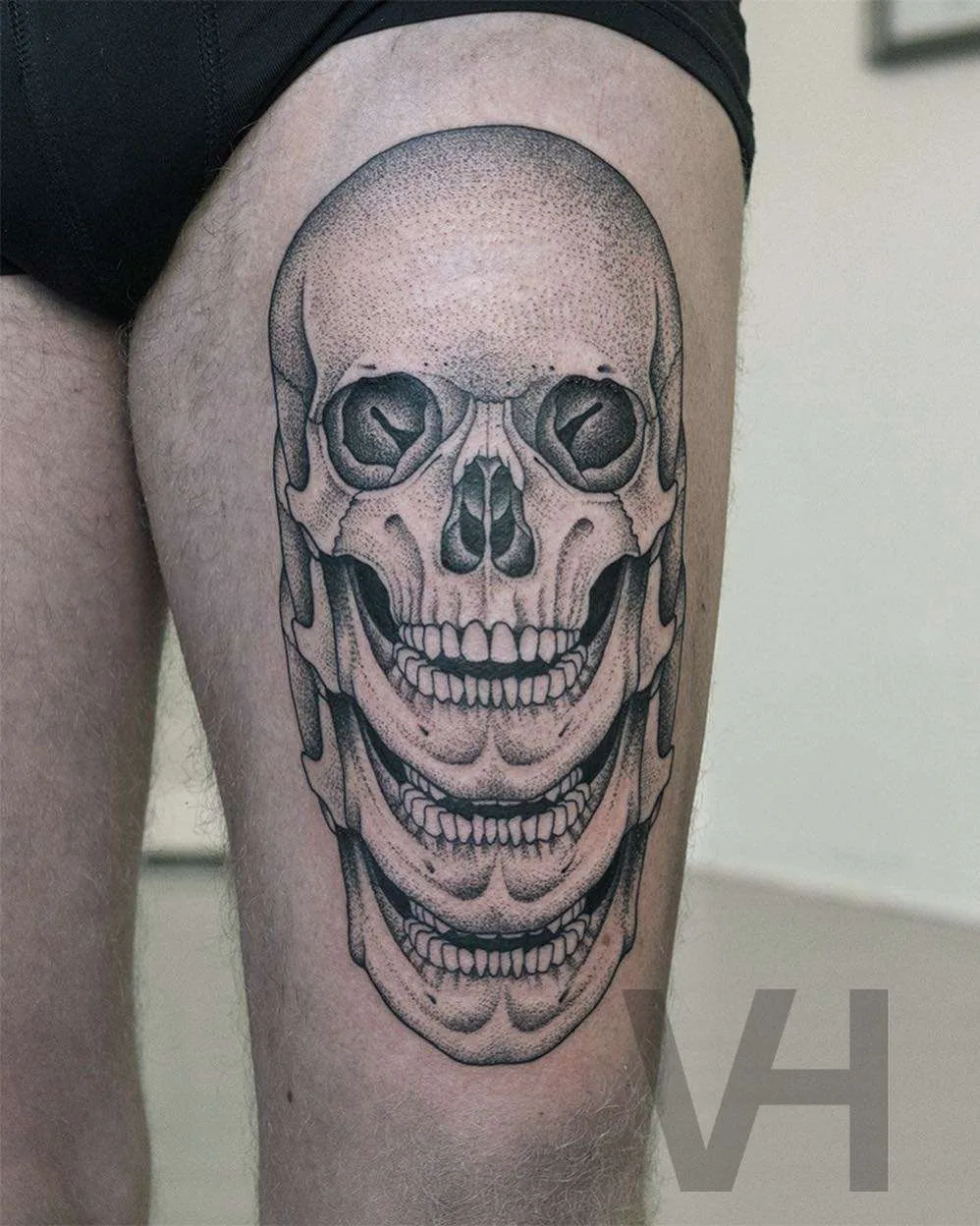 Tattoo artist Valentin Hirsch, authors style simmetrical dotwork tattoo | Germany