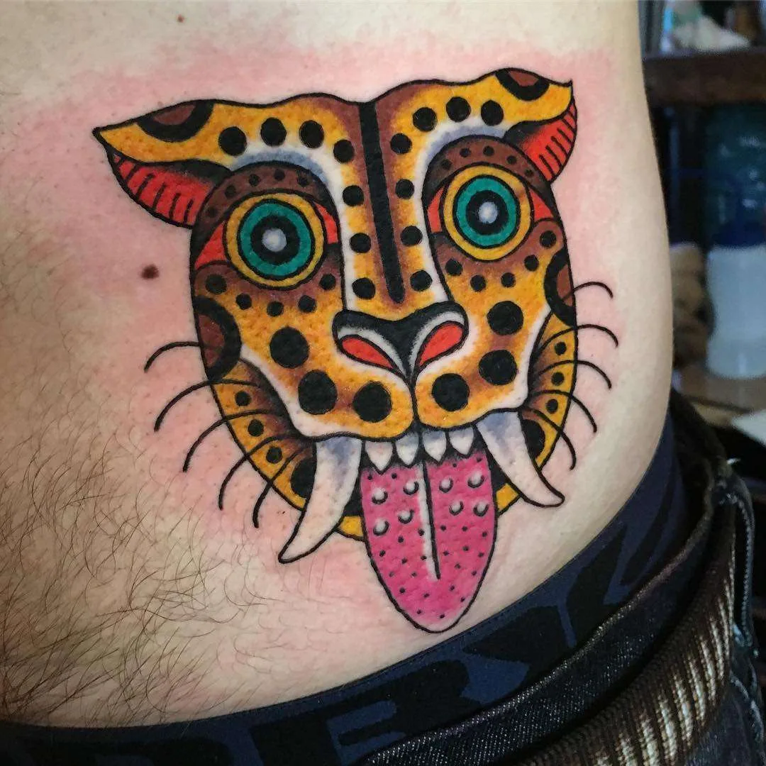 Tatuagem tradicional de Britney Goodman, cor antiga e tatuagem tradicional | EUA