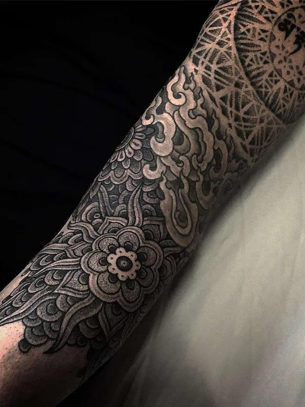 black and grey ornamental 纹身 在 forearm #22165 | 纹身师 Jondix