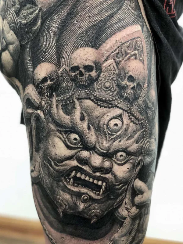 black and grey black and grey 纹身 在 thigh #22458 | 纹身师 Heng Yue(岳阳新刺客)