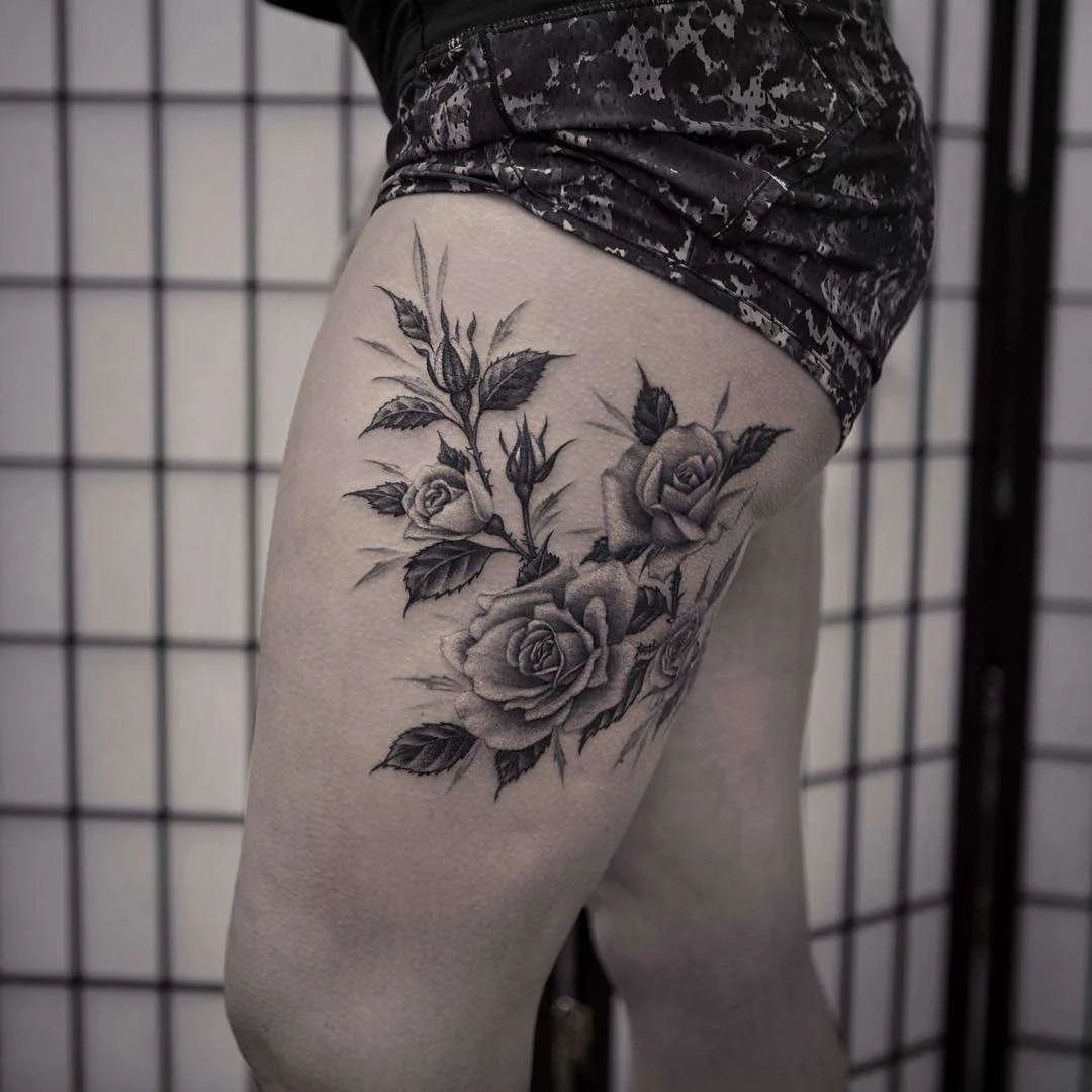 Tattoo artist Lazer Liz, authors style black&grey floral and animal tattoo | USA