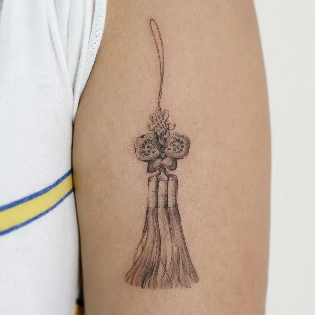 Tattoo artist Doy, authors style watercolor tattoo, minimalistic | Korea