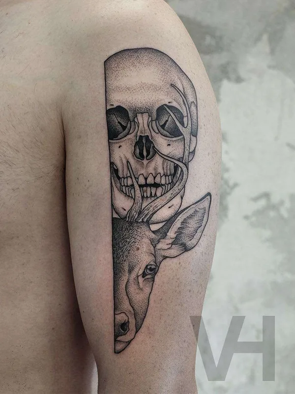 black and grey blackwork tattoo auf upper arm #22081 | Tätowierer Valentin Hirsch