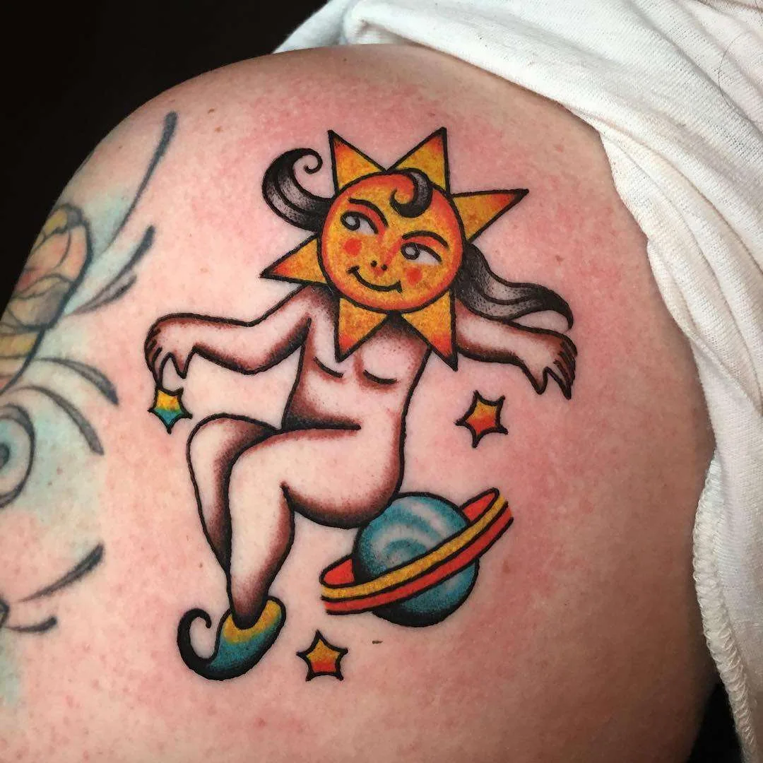 Tatuagem tradicional de Britney Goodman, cor antiga e tatuagem tradicional | EUA