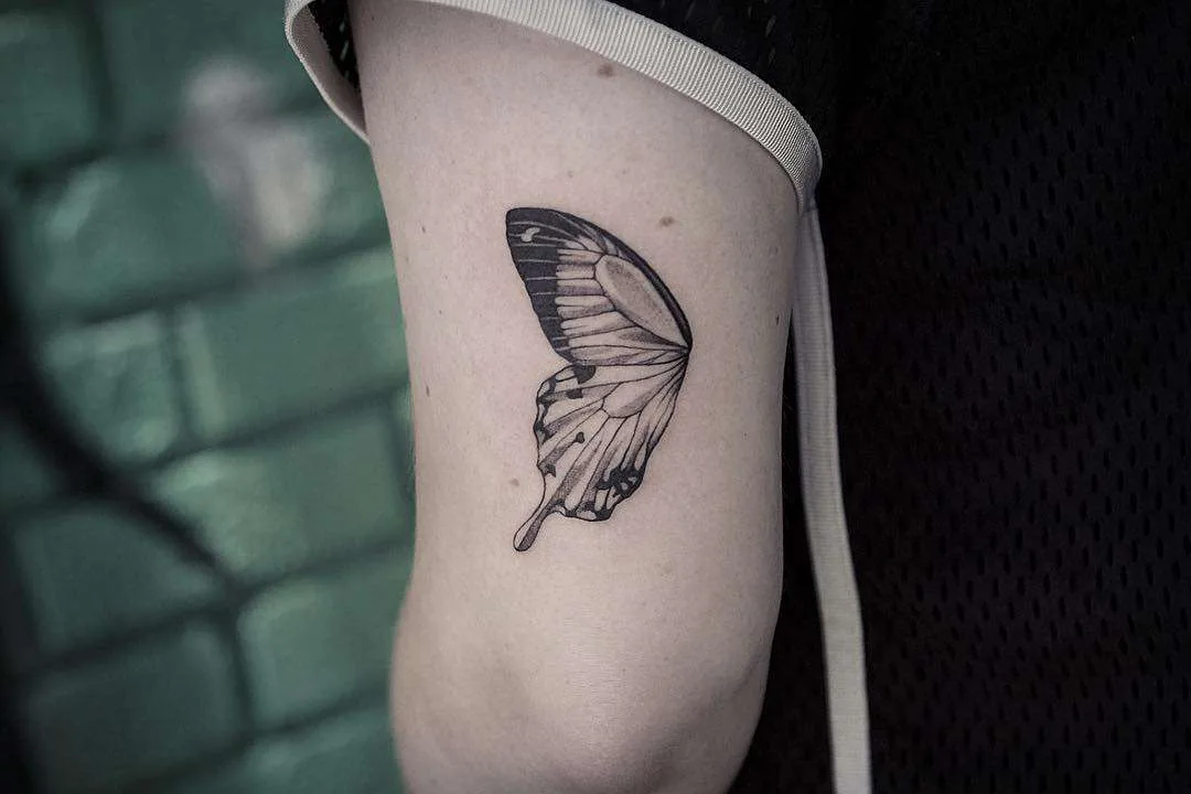 Tattoo artist Lazer Liz, authors style black&grey floral and animal tattoo | USA