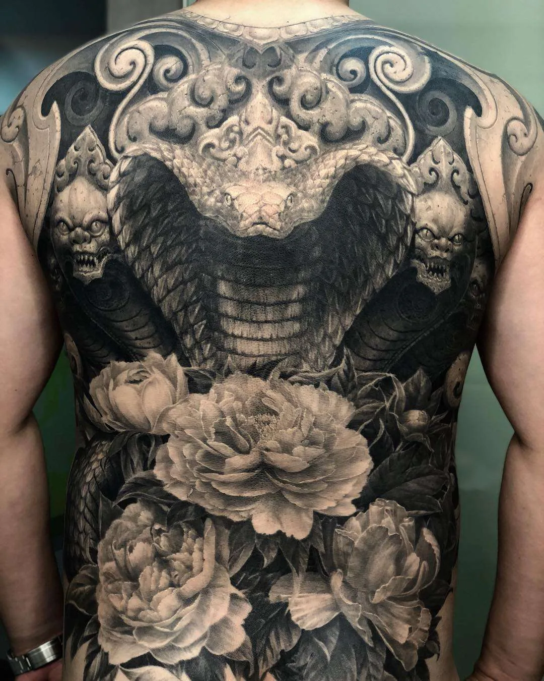 Artista di tatuaggi Heng Yue, stile nero e grigio tradizionale orientale realistico | Cina