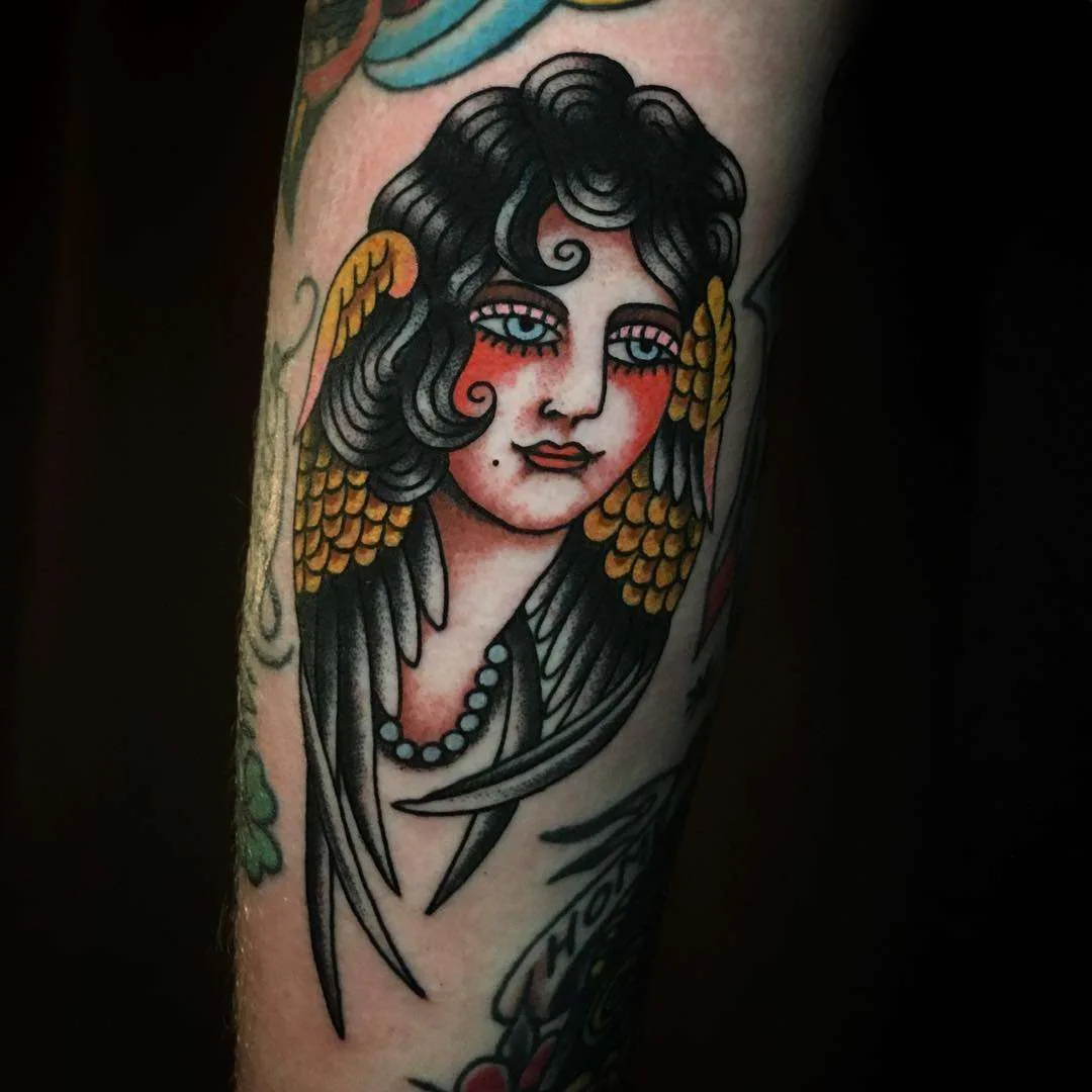 Tatuagem tradicional de Britney Goodman, cor antiga e tatuagem tradicional | EUA