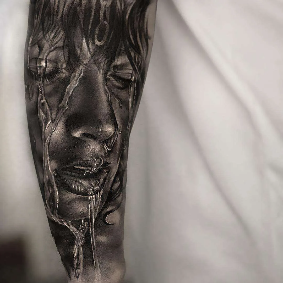 Tatuagem artista Coreh Lopez, retrato preto e cinza tatuagem realista, surrealismo | Espanha