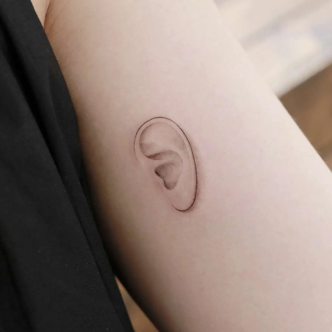 Tattoo artist Doy, authors style watercolor tattoo, minimalistic | Korea