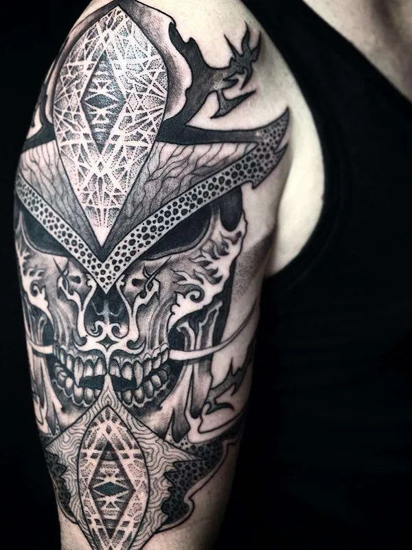 black and grey blackwork 纹身 在 shoulder #22166 | 纹身师 Jondix