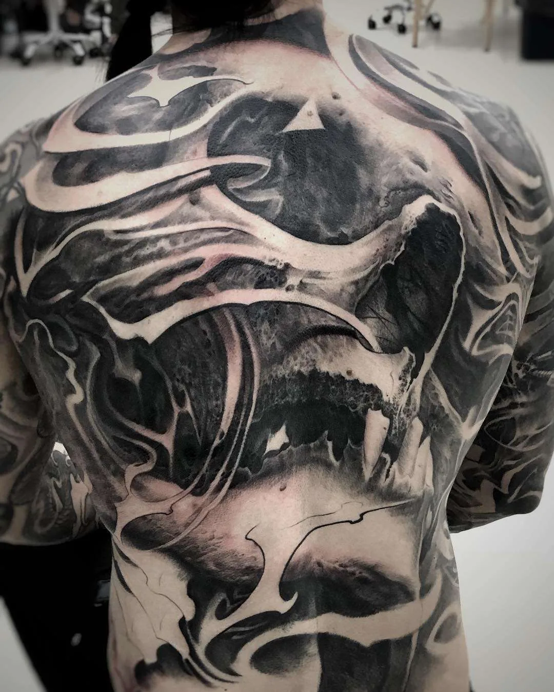 Artista di tatuaggi Victor Portugal, stile degli autori nero e grigio, realismo, surrealismo | Polonia
