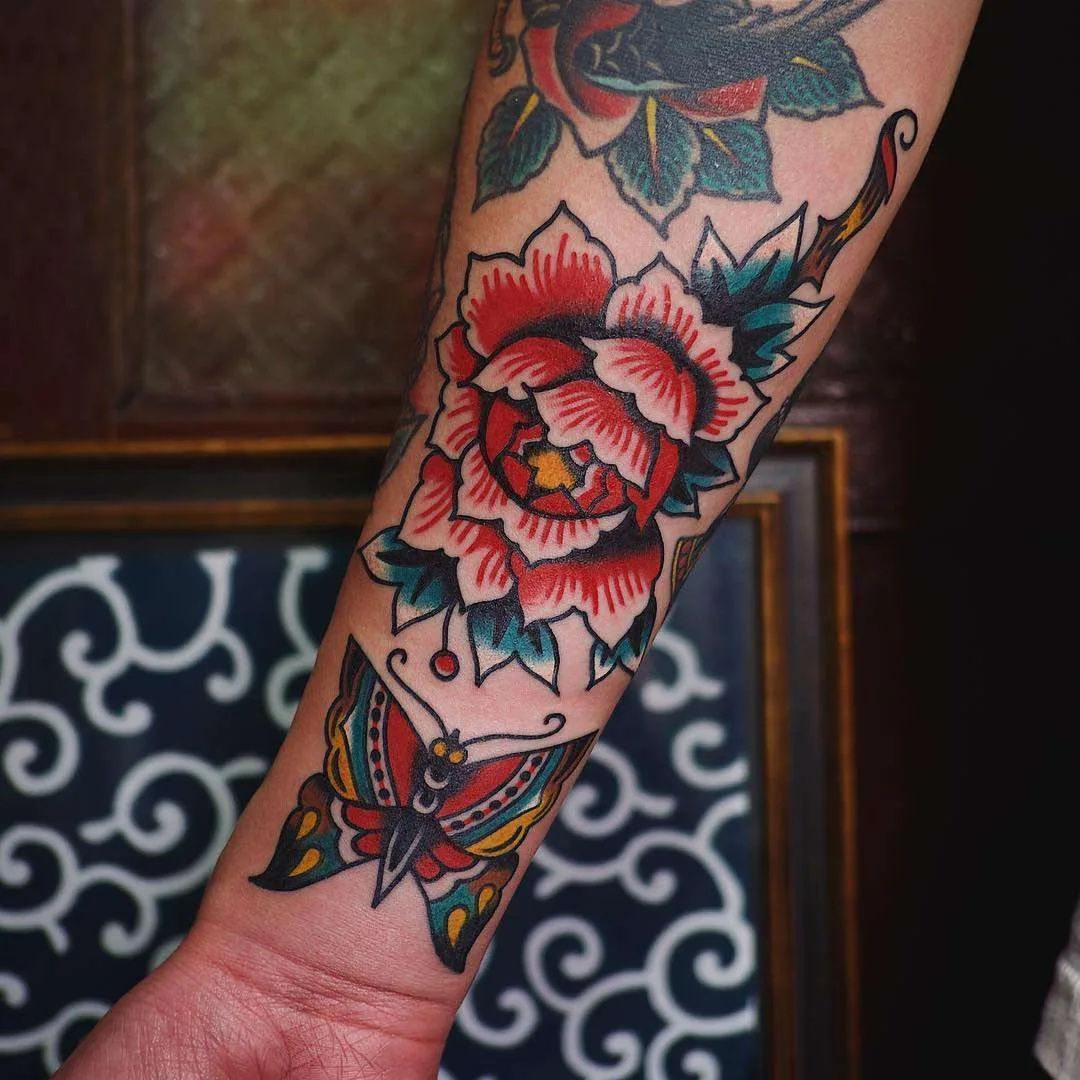 Tattoo artist Electric Martina, color traditional old school tattoo | Sweden