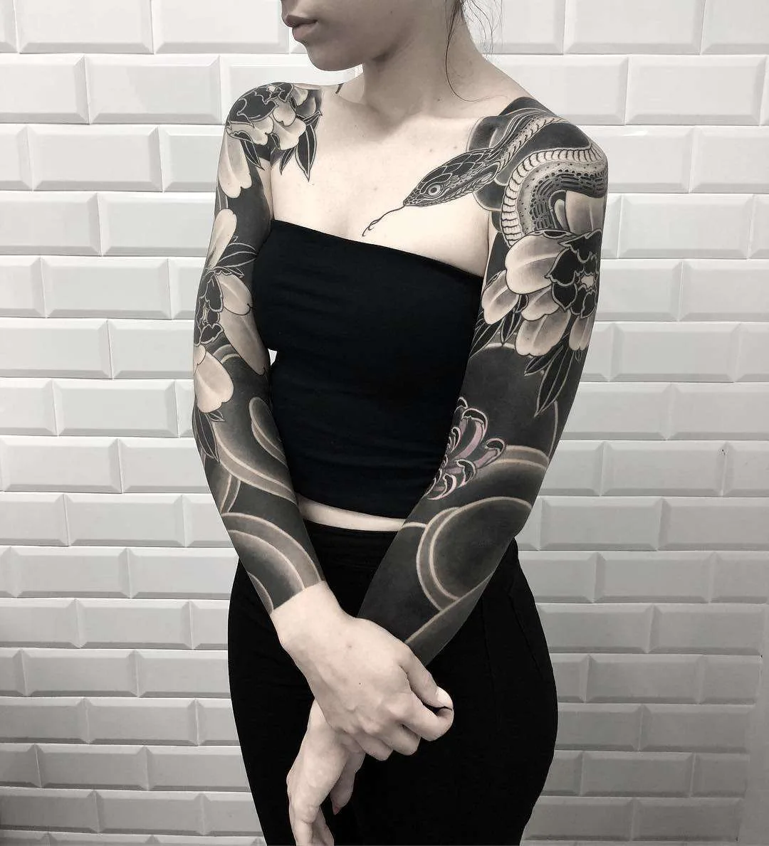 Tattoo artist Lupo HoriOkami, black and grey oriental japanese traditional tattoo | Italy