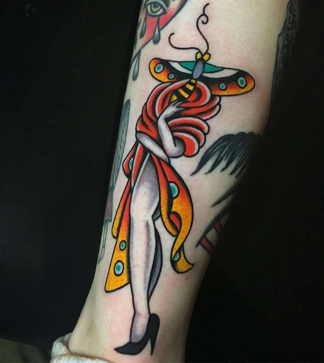 Tatuagem tradicional de Britney Goodman, cor antiga e tatuagem tradicional | EUA