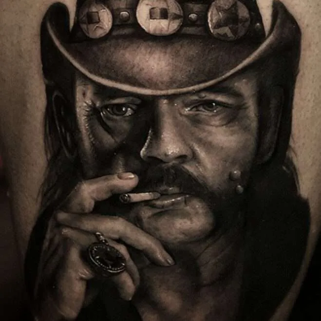 Tatuagem artista Coreh Lopez, retrato preto e cinza tatuagem realista, surrealismo | Espanha