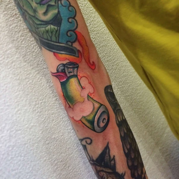 Олд-скул Lighter, Smoke tattoo на Предплечье