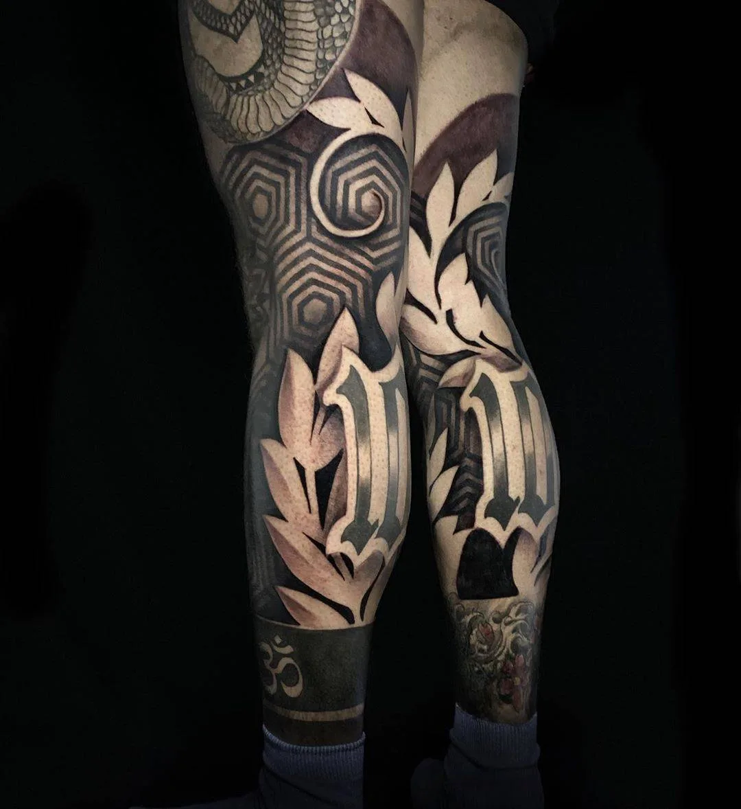 Artista de tatuagem John Del-Pinto, tatuagem ornamental de contraste preto | Bournemouth, Reino Unido