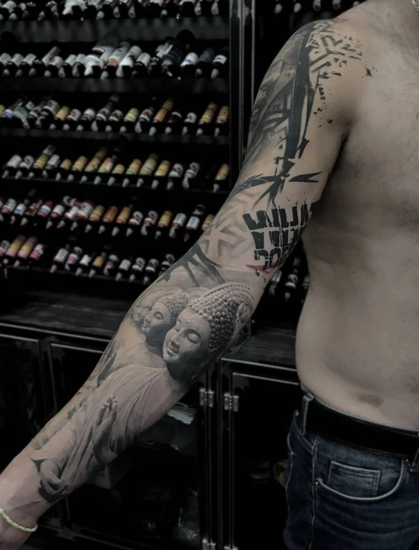 Чёрно-серая Buddha, Abstract tattoo на Полный рукав