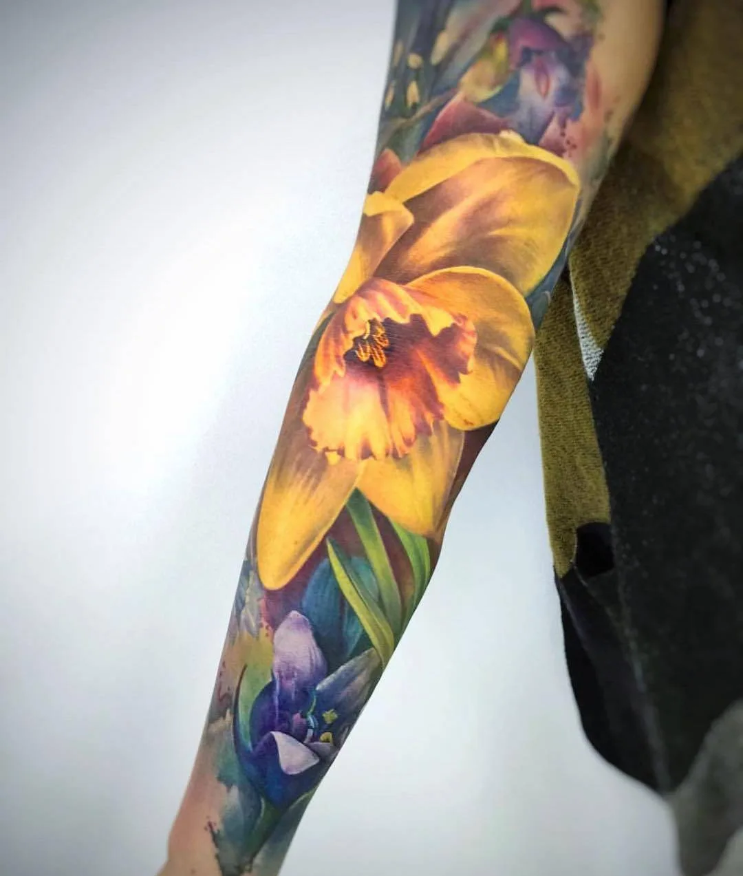 Tattoo artist Lianne Moule, color watercolor flowers tattoo | United Kingdom