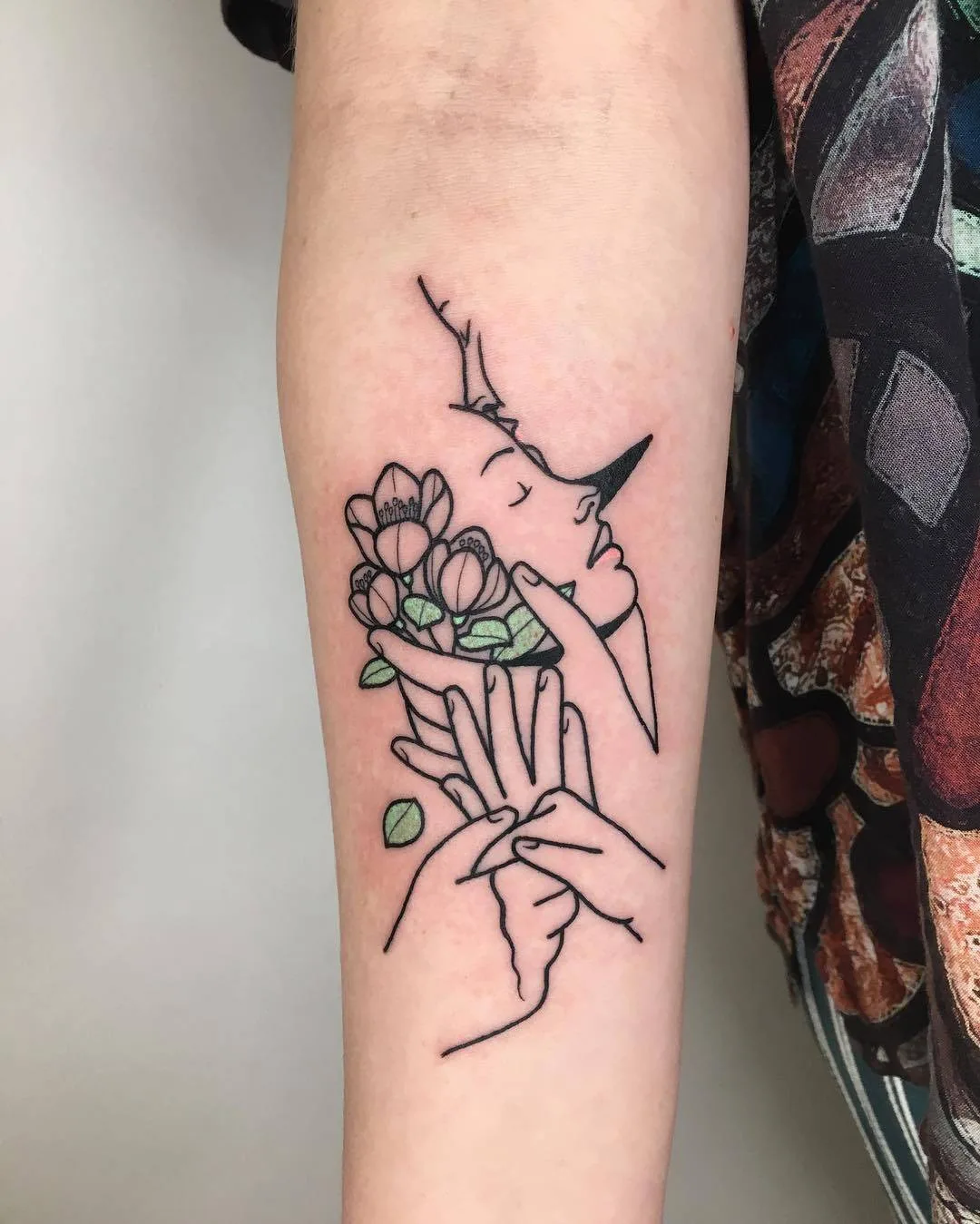 Tattoo artist Brit Abad, color and black minimalistic tattoo | Portland, USA