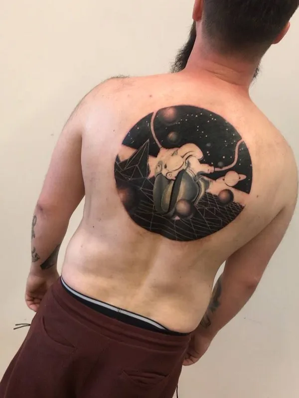 male black and grey surrealism Tatuaggio su upper back #31856 | Tatuatore Jamie Luna