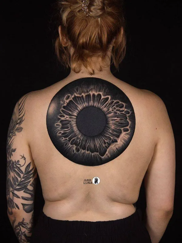 female black and grey realism Tatuaggio su upper back #31864 | Tatuatore Jamie Luna