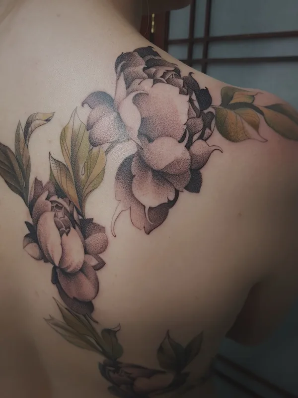 female color botanic татуировка на shoulder blade #31878 | Тату мастер Егор Вавилов