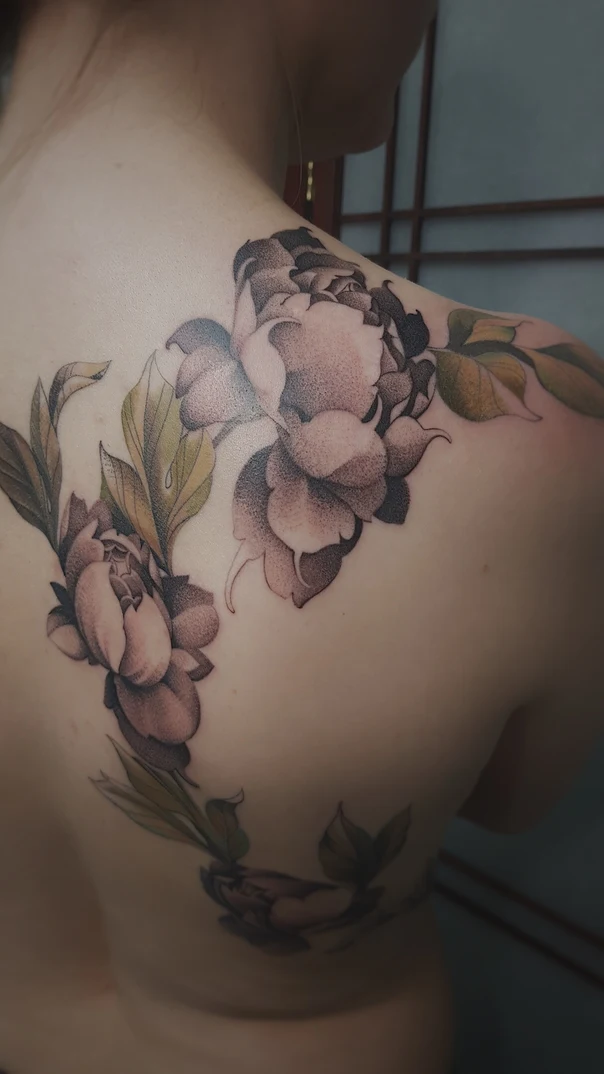 Ботаническая Flower, Leaves tattoo на Лопатка