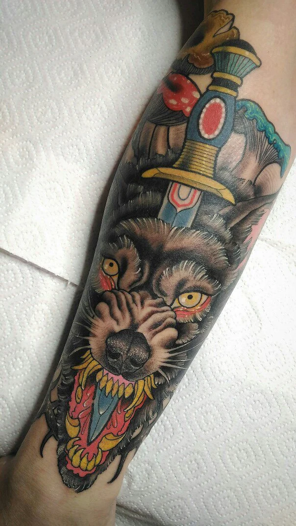 Нео-традиционная Wolf, Dagger tattoo на Предплечье