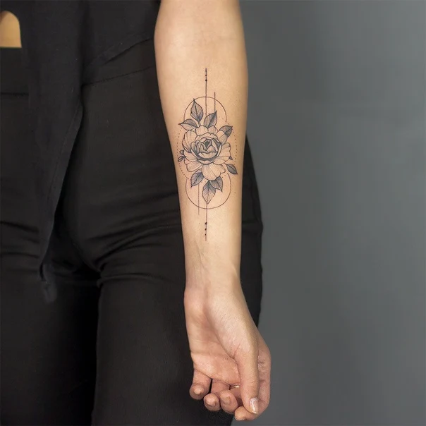 Файнлайн Flower, Geometric tattoo на Предплечье