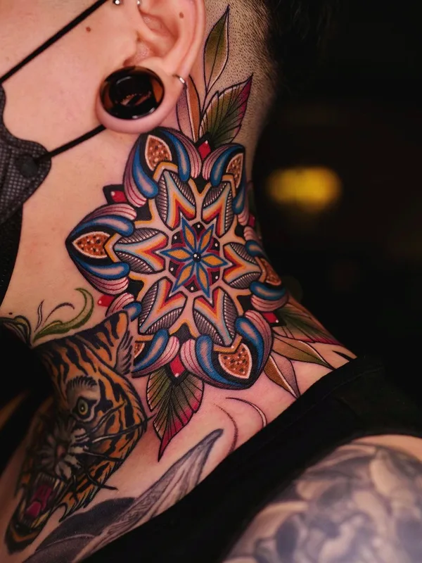color ornamental tatouage sur neck #41111 | Artiste tatoueur MICO