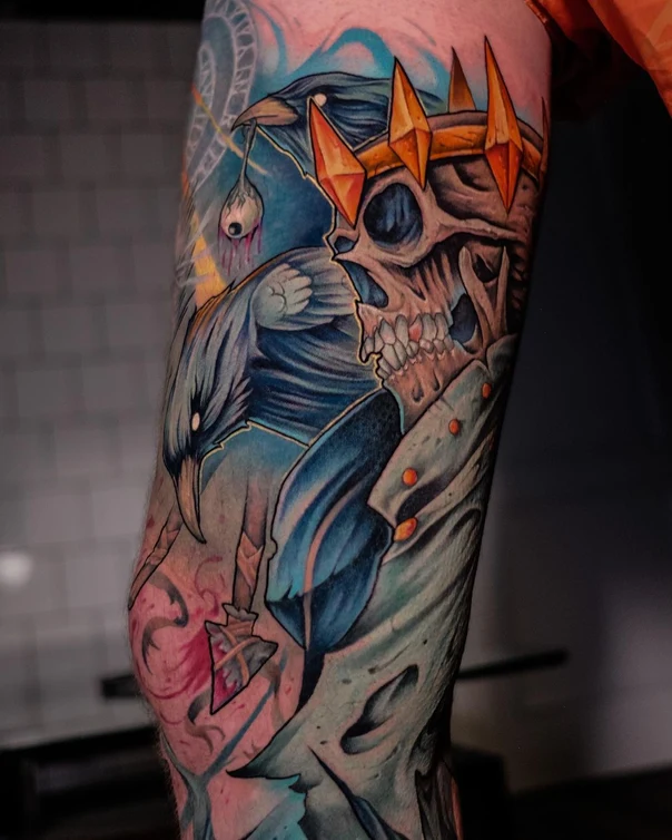 Иллюстративная Skull, Crow tattoo на Икра