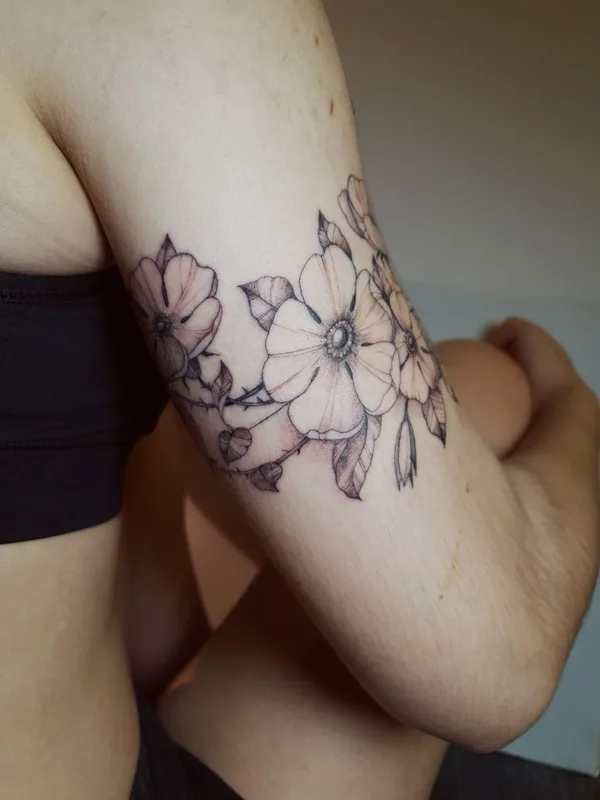 female black and grey botanic 纹身 在 forearm #41167 | 纹身师 Забелина Анастасия