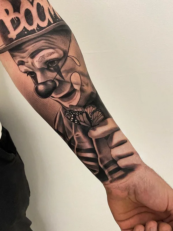 black and grey realism tatuaje en forearm #41323 | Tatuador Martina Gaudio