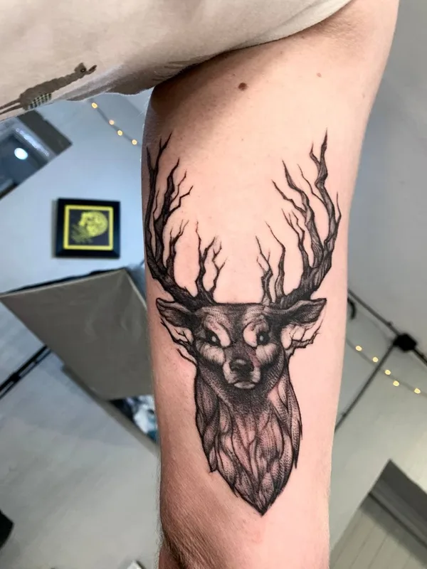 black and grey blackwork 纹身 在 forearm #41467 | 纹身师 Lokshyna Olha