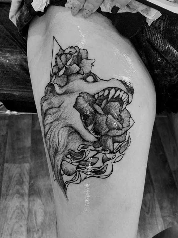 black and grey blackwork 纹身 在 thigh #41468 | 纹身师 Lokshyna Olha