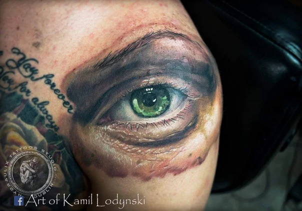Realism Eye, Lettering tattoo on Shoulder