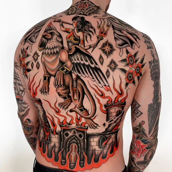 Традиционная Griffin, Woman tattoo на Спина (полная)