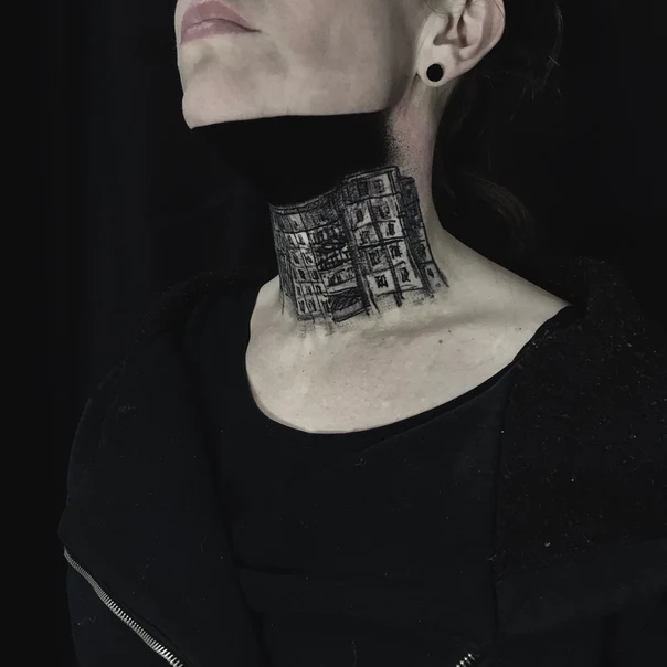 Скетч / Набросочная Building tattoo на Шея